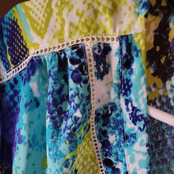 Worthington Sleeveless Snakeskin Blouse Concealed Buttons Sz L - Picture 9 of 10